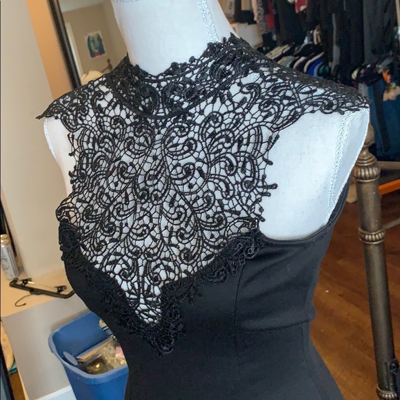 Gorgeous lulus dress with lace neckline size small - Picture 7 of 7